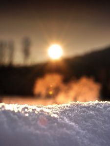 Preview wallpaper snow, sun, grains, macro, decline