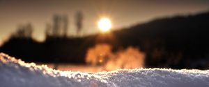 Preview wallpaper snow, sun, grains, macro, decline