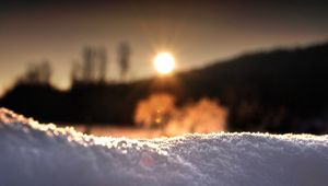 Preview wallpaper snow, sun, grains, macro, decline