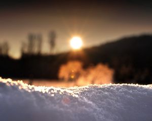 Preview wallpaper snow, sun, grains, macro, decline