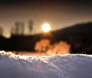 Preview wallpaper snow, sun, grains, macro, decline