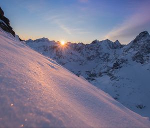 Preview wallpaper snow, sun, rays, rocks, slope