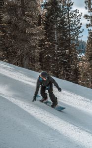 Preview wallpaper snowboarder, snowboard, helmet, slope, snow