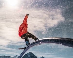 Preview wallpaper snowboarder, snowboard, helmet, snow, trick