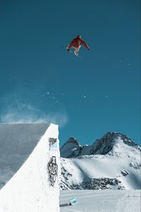 Preview wallpaper snowboarder, snowboard, jump, trick