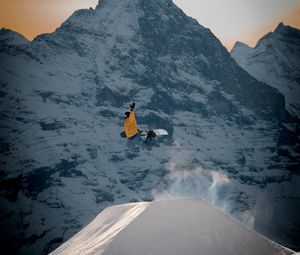 Preview wallpaper snowboarder, snowboard, jump, trick, extreme, sport