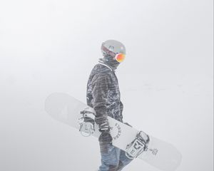 Preview wallpaper snowboarder, snowboard, snow, blizzard, man