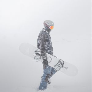 Preview wallpaper snowboarder, snowboard, snow, blizzard, man