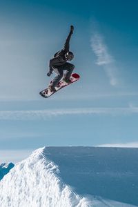 Preview wallpaper snowboarder, snowboard, stunt, jump, extreme