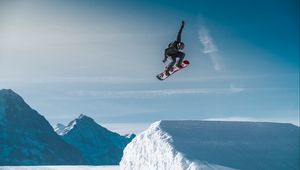 Preview wallpaper snowboarder, snowboard, stunt, jump, extreme