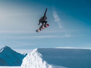 Preview wallpaper snowboarder, snowboard, stunt, jump, extreme