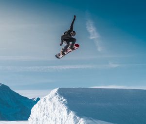 Preview wallpaper snowboarder, snowboard, stunt, jump, extreme