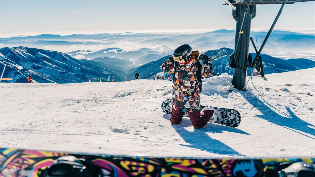 Wallpaper snowboarder, snowboarding, mountain, snow