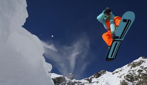 Preview wallpaper snowboarding, mountain, snow