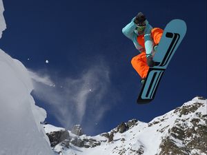 Preview wallpaper snowboarding, mountain, snow