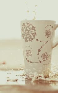 Preview wallpaper snowflakes, spray, cup, drop, water, motion blur