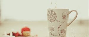 Preview wallpaper snowflakes, spray, cup, drop, water, motion blur