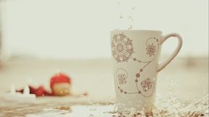 Preview wallpaper snowflakes, spray, cup, drop, water, motion blur