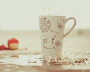 Preview wallpaper snowflakes, spray, cup, drop, water, motion blur