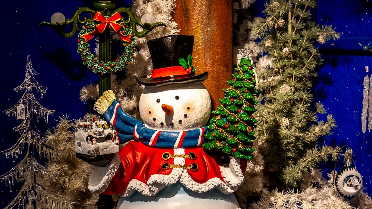 Wallpaper snowman, christmas tree, buildings, lantern, new year, christmas, decorations