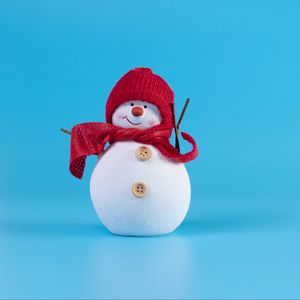 Preview wallpaper snowman, scarf, hat, new year