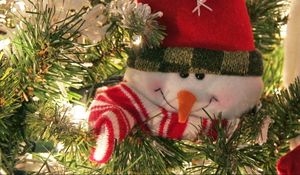 Preview wallpaper snowman, smiling, tree, pine needles, holiday, new year, christmas