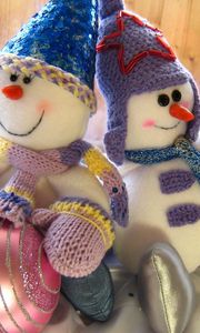 Preview wallpaper snowmen, sitting, couple, christmas decorations, balls, holiday, christmas