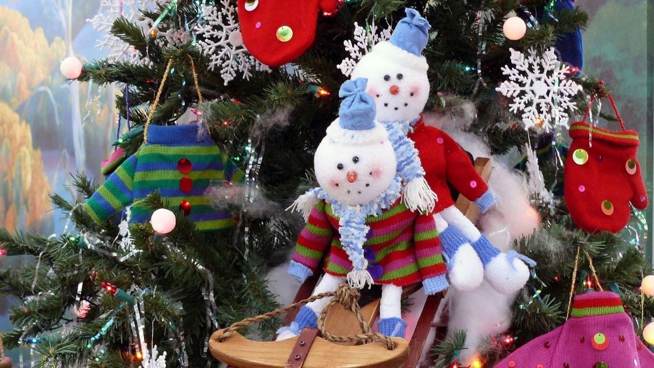 Wallpaper snowmen, sledding, christmas tree, ornaments, snowflakes, new year, celebration