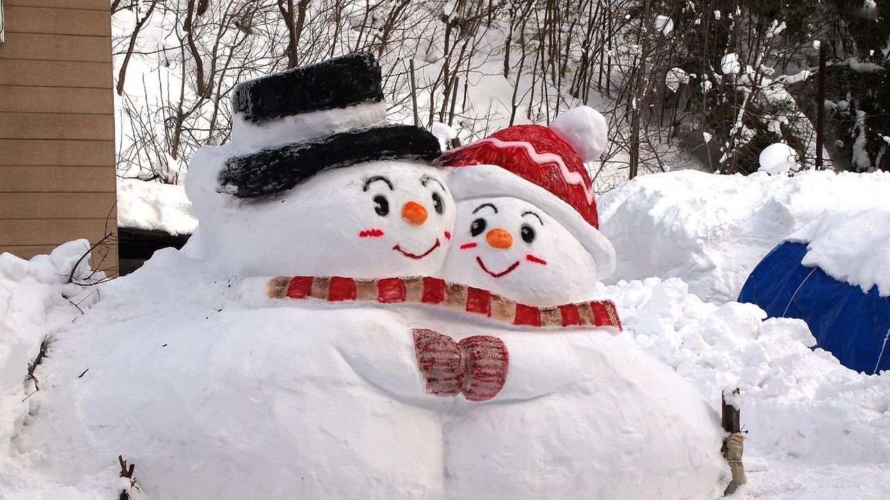 Wallpaper snowmen, snow, winter, embrace