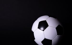 Preview wallpaper soccer ball, football, sports, черно-белый