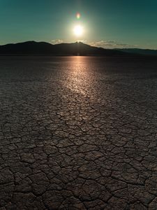 Preview wallpaper soil, desert, cranny, horizon, sunlight