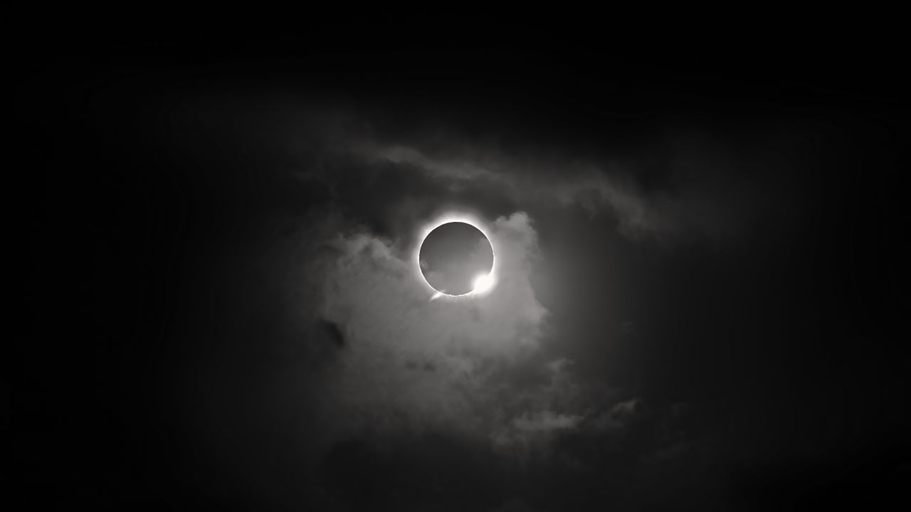 Wallpaper solar eclipse, eclipse, sun, bw, dark