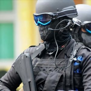 Preview wallpaper soldier, special forces, military, mask, helmet, rifle, army