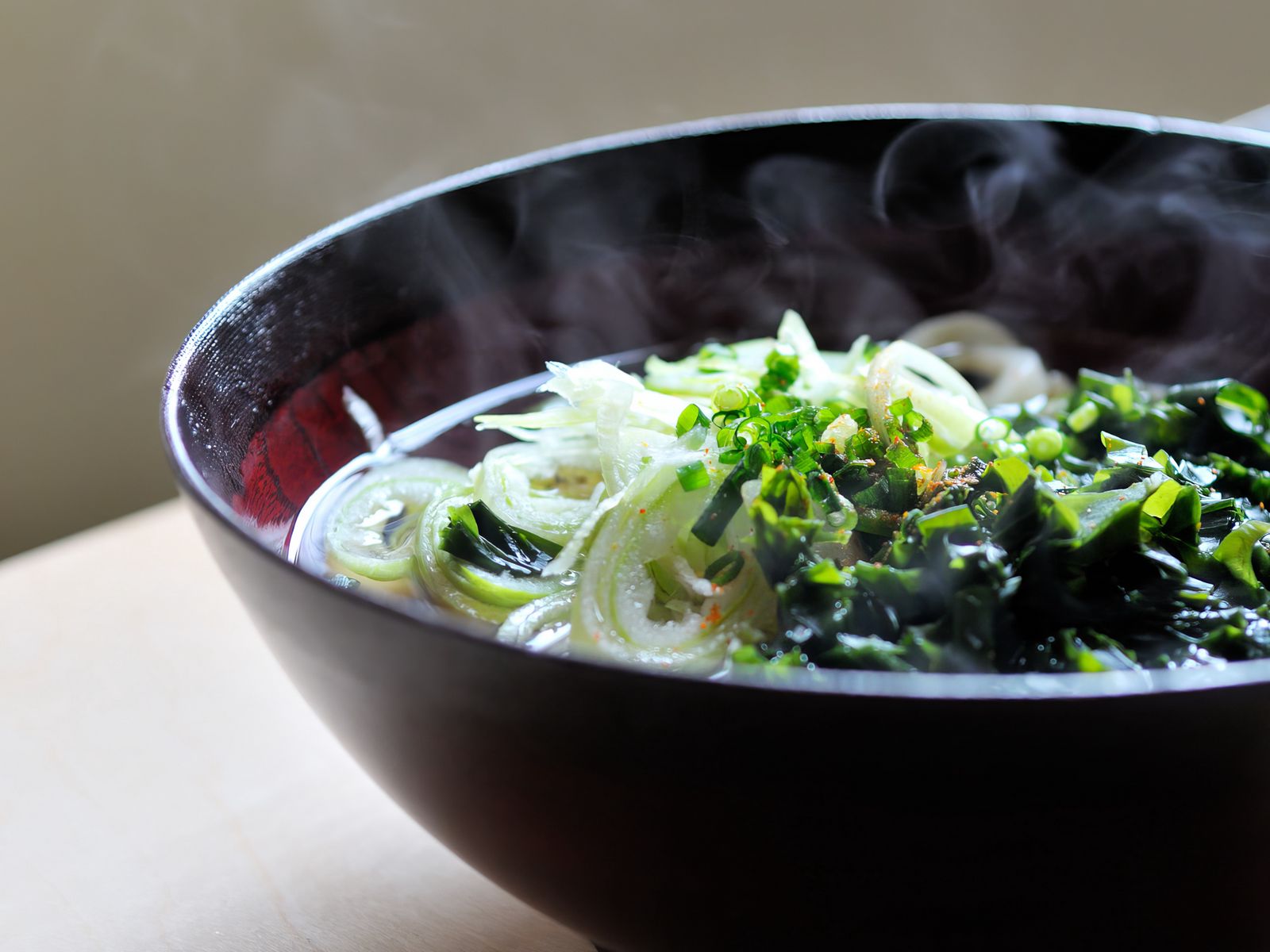 1600x1200 Wallpaper soup, greens, steam, hot, asia, food