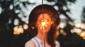 Preview wallpaper sparkler, girl, hand, glare