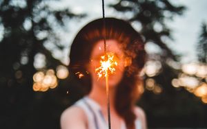 Preview wallpaper sparkler, girl, hand, glare