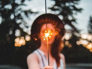 Preview wallpaper sparkler, girl, hand, glare