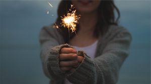 Preview wallpaper sparkler, girl, hands