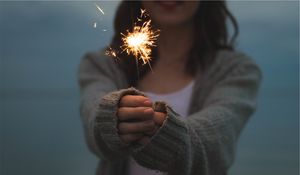 Preview wallpaper sparkler, girl, hands