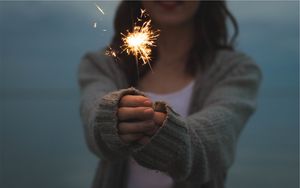 Preview wallpaper sparkler, girl, hands