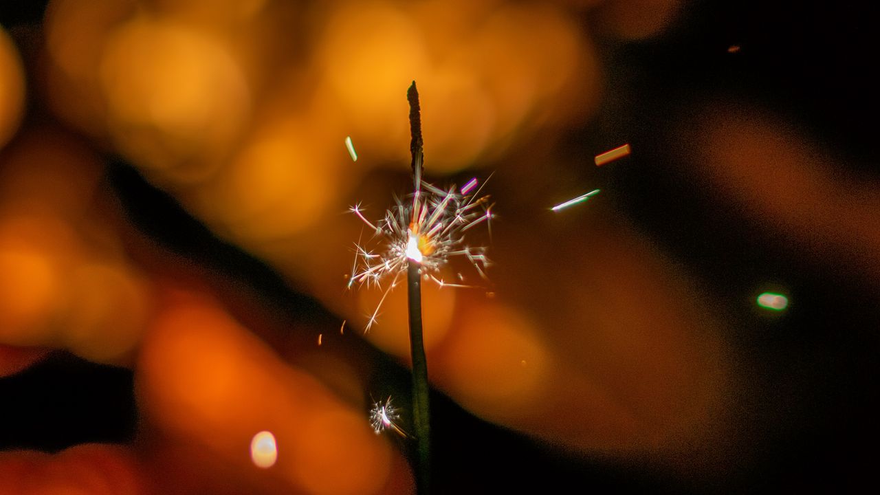 Wallpaper sparklers, sparks, glare, bokeh, dark