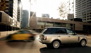 Preview wallpaper speed, city, blur, land rover