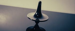 Preview wallpaper spinning top, figure, reflection, dark, tilt