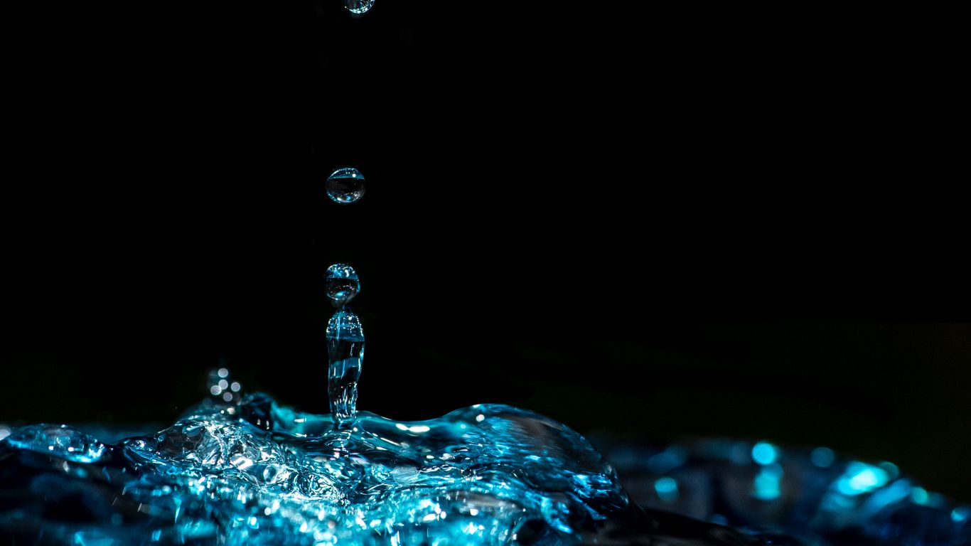 Download wallpaper 1366x768 splash, spray, drops, dark, water tablet ...