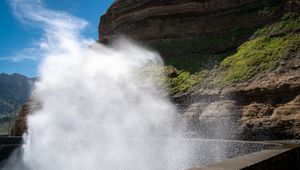 Preview wallpaper splashes, water, rocks
