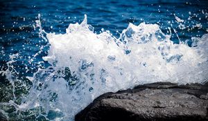 Preview wallpaper splashes, waves, sea, water, stone