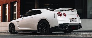 Preview wallpaper sports car, car, spoiler, white