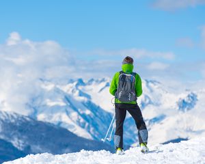 Preview wallpaper sportsman, skiing, mountain, top, tourist