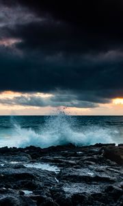 Preview wallpaper spray, rocks, sea, horizon