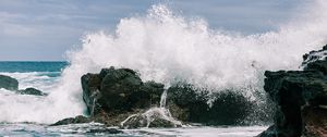Preview wallpaper spray, waves, shore, rocks